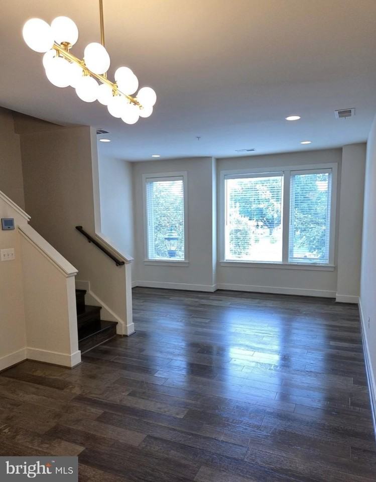 16616 Crabbs Branch Way - Photo 4 of 9