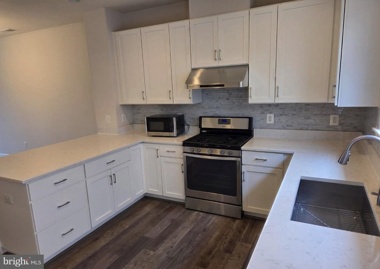 16616 Crabbs Branch Way - Photo 5 of 9