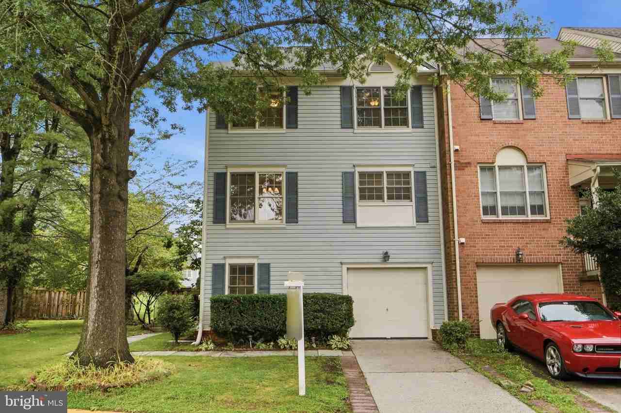 8715 Delcris Dr - Photo 2 of 49