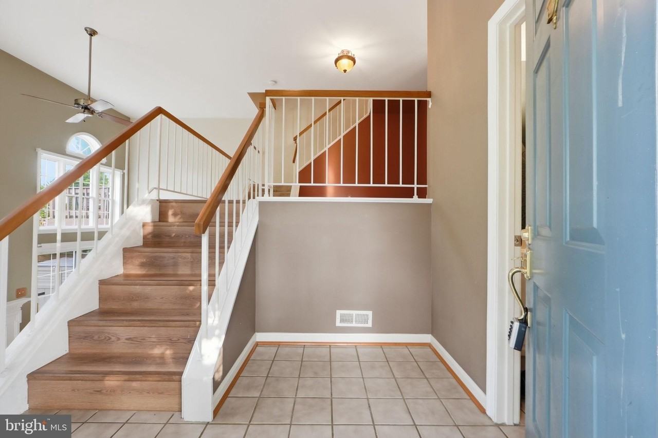 8715 Delcris Dr - Photo 4 of 49