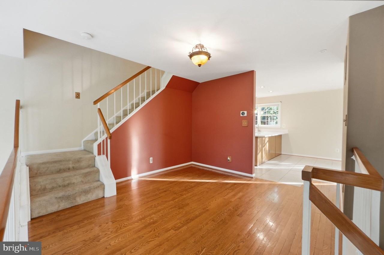 8715 Delcris Dr - Photo 6 of 49