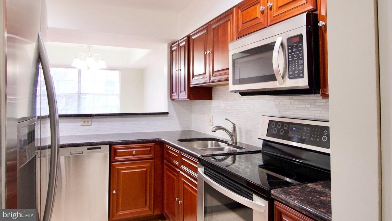 5705 Chapman Mill Dr #150 - Photo 6 of 20