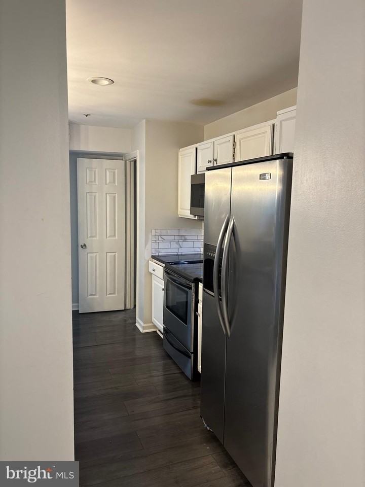 9704 Lake Pointe Ct #203 - Photo 5 of 27