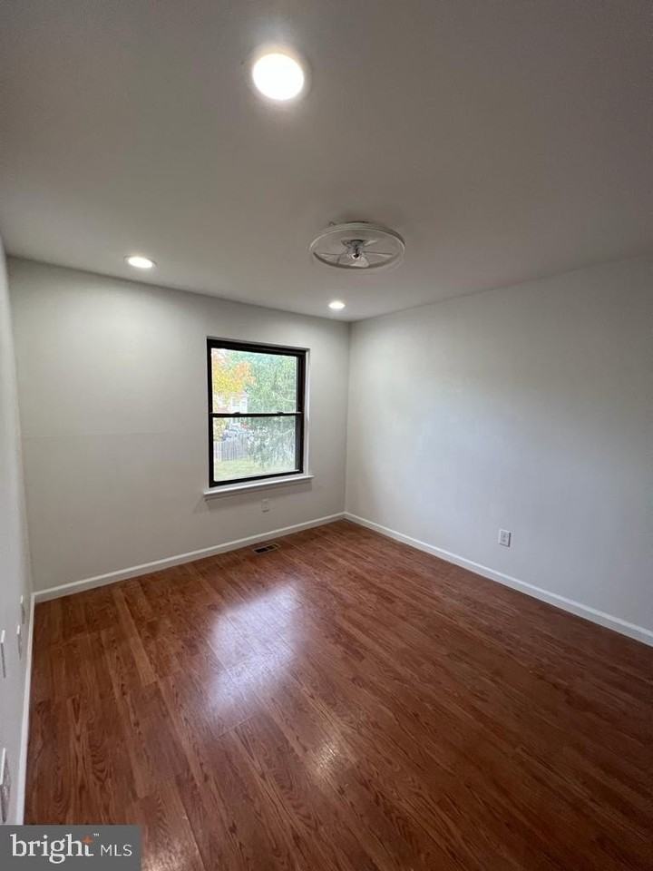 246 Fir Tree Ct - Photo 5 of 11