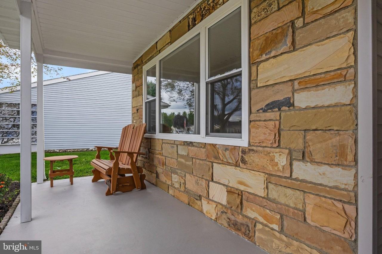 109 Huntington Dr - Photo 4 of 30