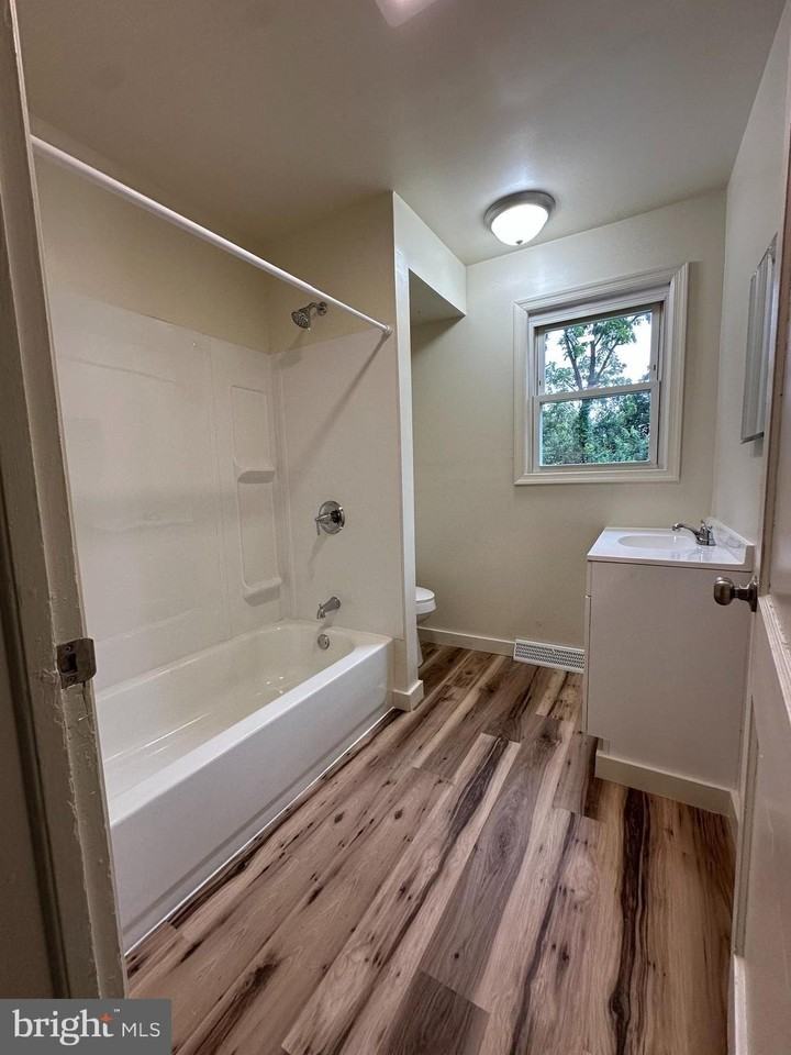 104 S Pearl St - Photo 5 of 18
