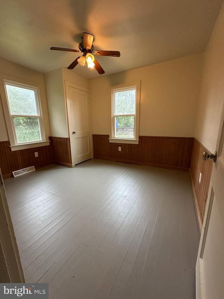 104 S Pearl St - Photo 6 of 18