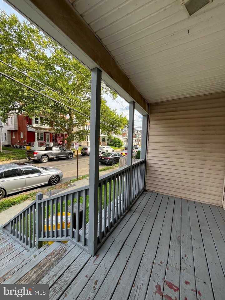 57 Laurel Ave #1 - Photo 2 of 10