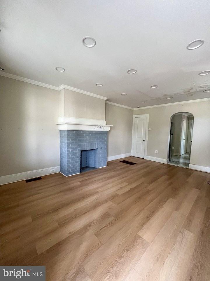 57 Laurel Ave #1 - Photo 3 of 10
