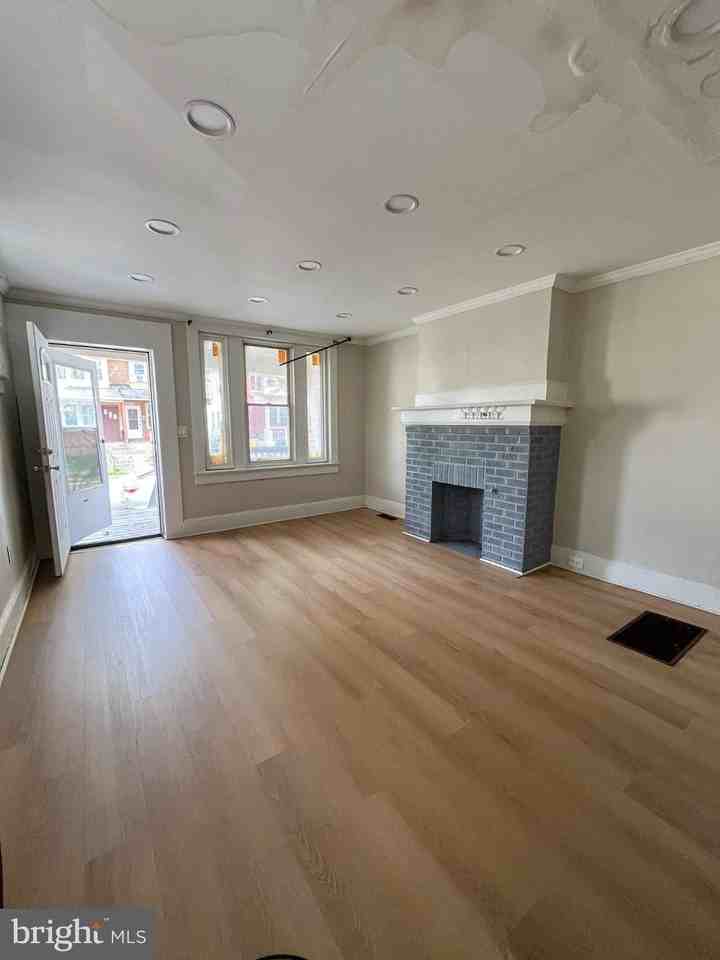 57 Laurel Ave #1 - Photo 4 of 10