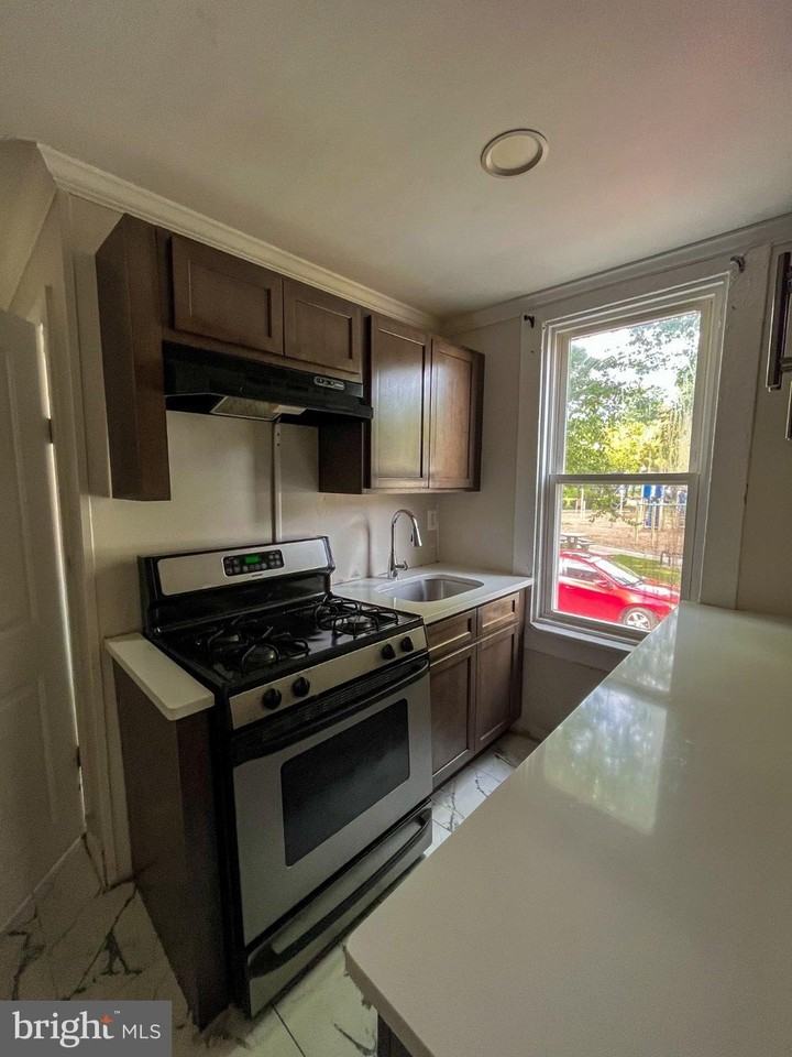 57 Laurel Ave #1 - Photo 5 of 10