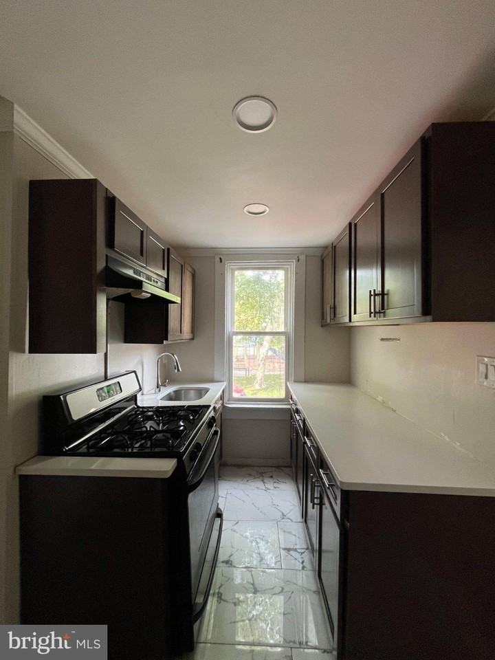 57 Laurel Ave #1 - Photo 6 of 10