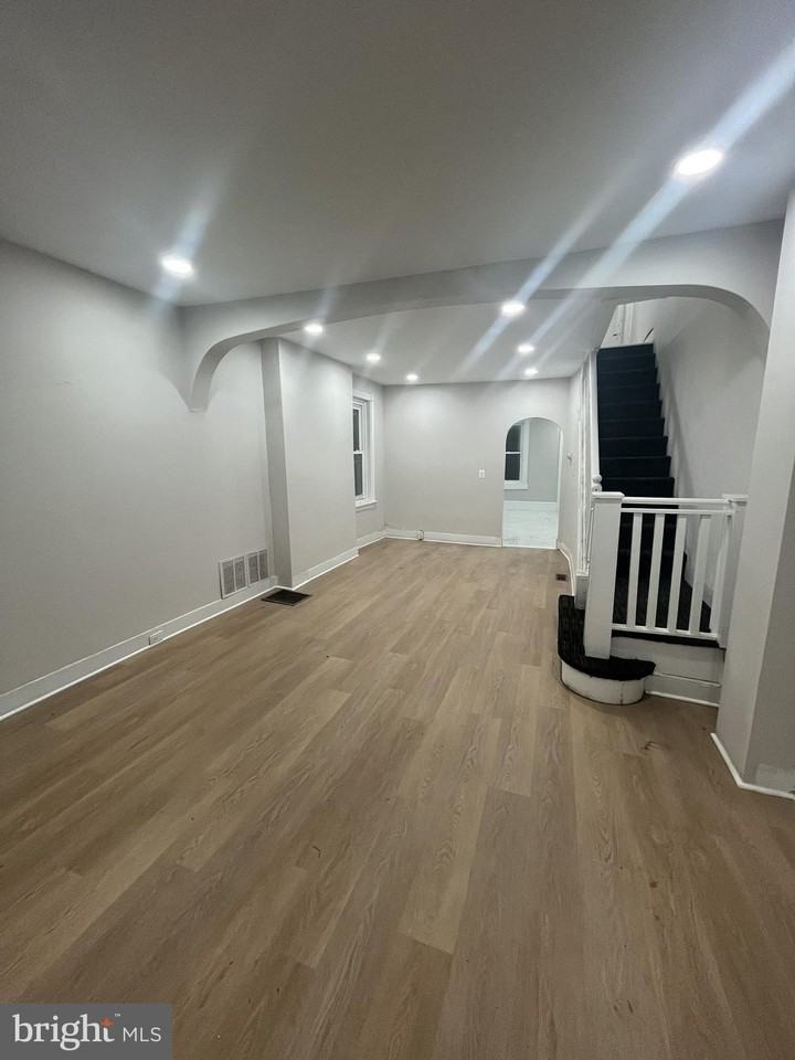 82 Mechanics Ave - Photo 2 of 14