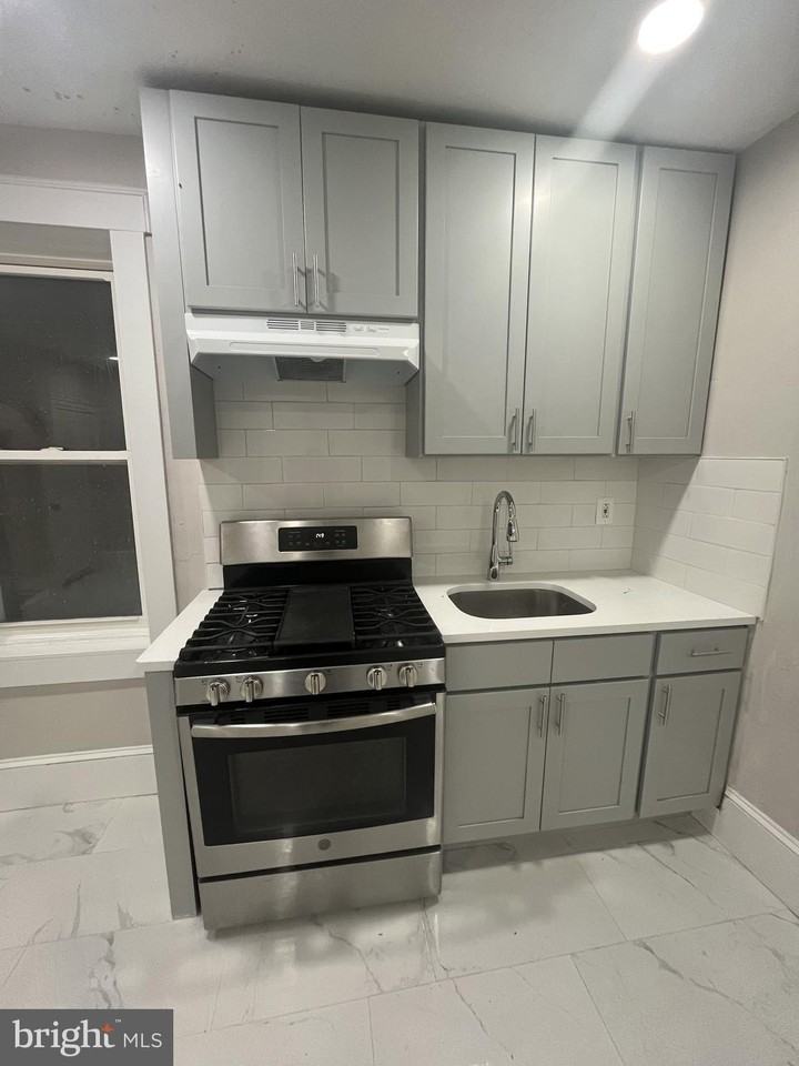 82 Mechanics Ave - Photo 6 of 14