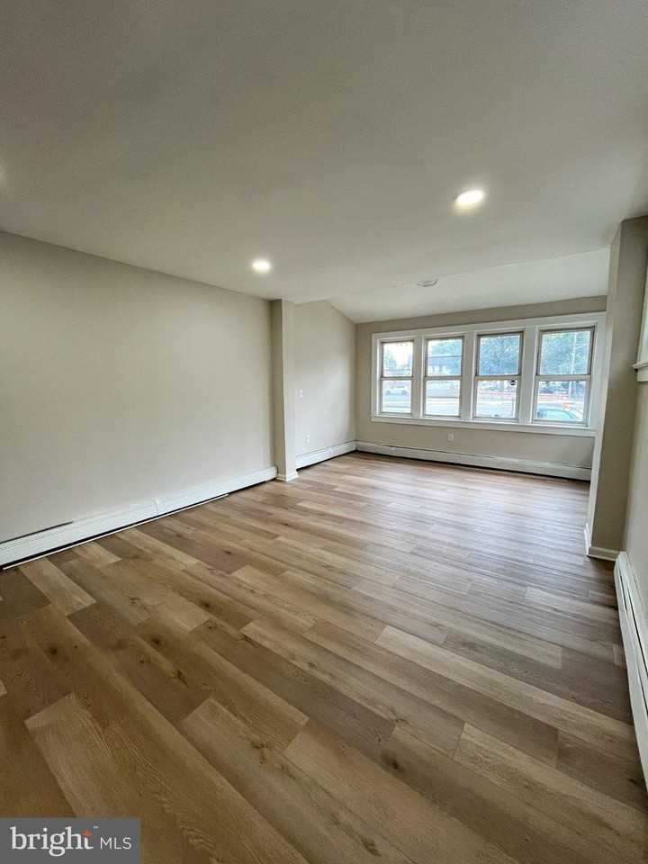 1512 S Broad St - Photo 6 of 12