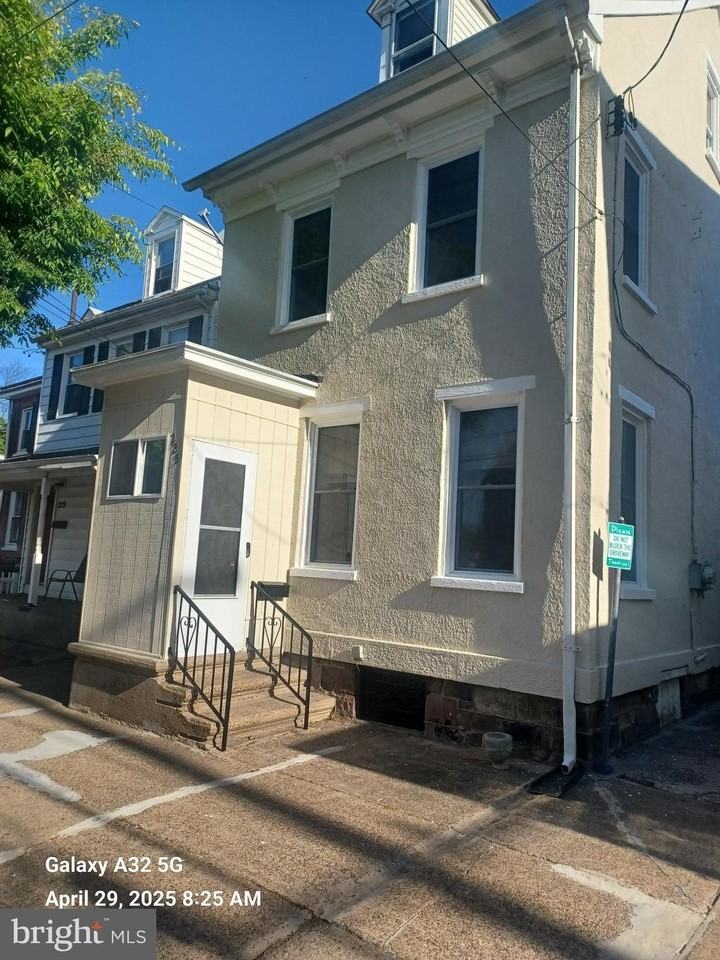 225 Otter St - Photo 2 of 14