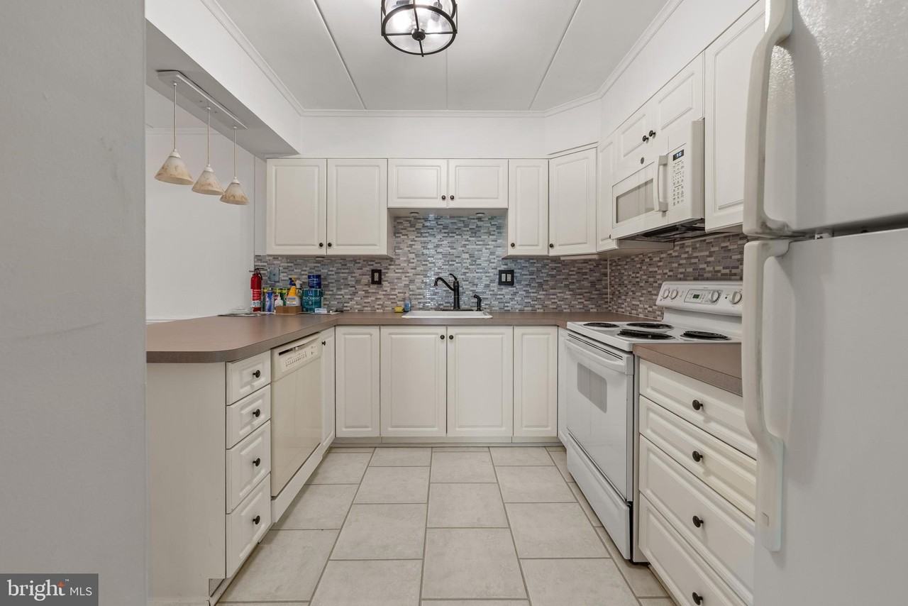 81 Oakridge Dr - Photo 4 of 11