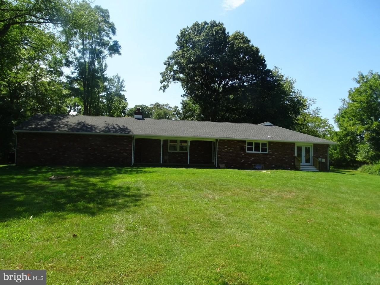449 E Street Rd - Photo 4 of 34