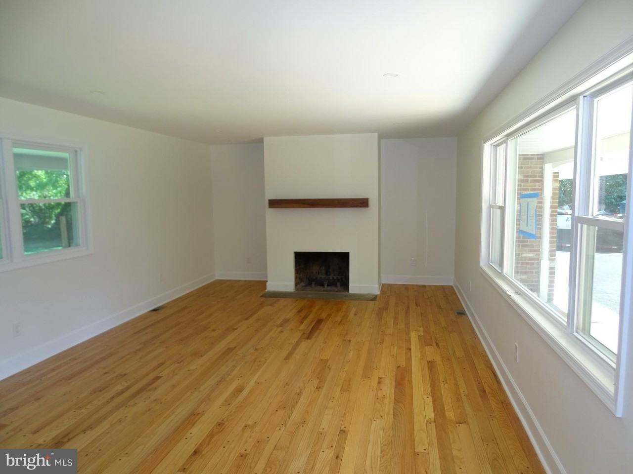449 E Street Rd - Photo 5 of 34