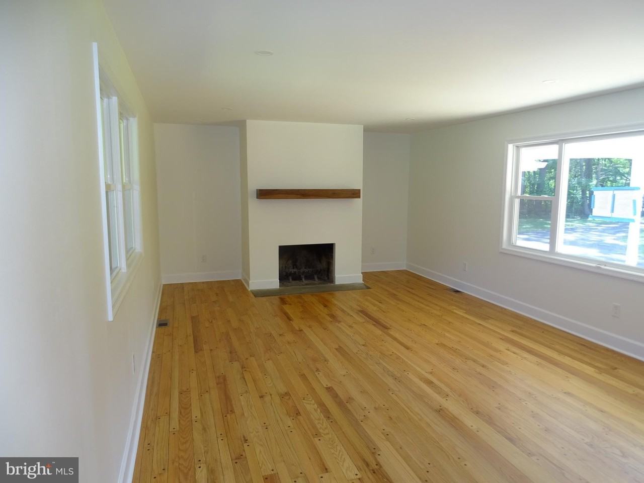 449 E Street Rd - Photo 6 of 34