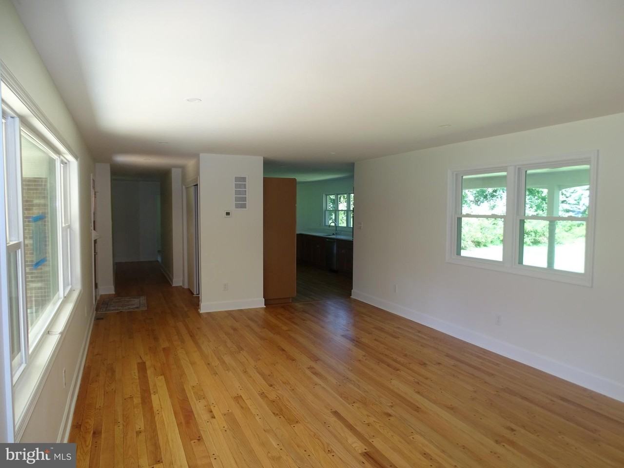449 E Street Rd - Photo 7 of 34