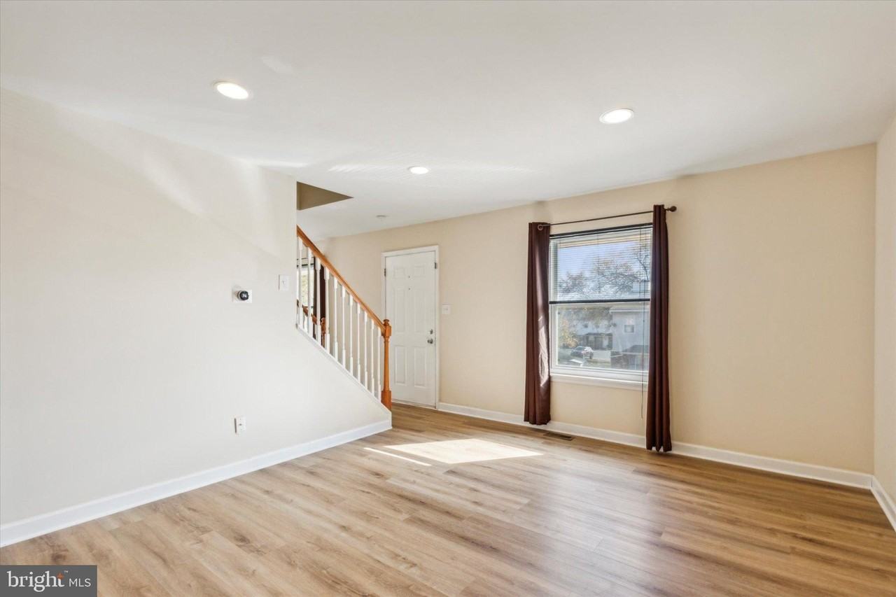 1112 Whitpain Hls - Photo 4 of 17