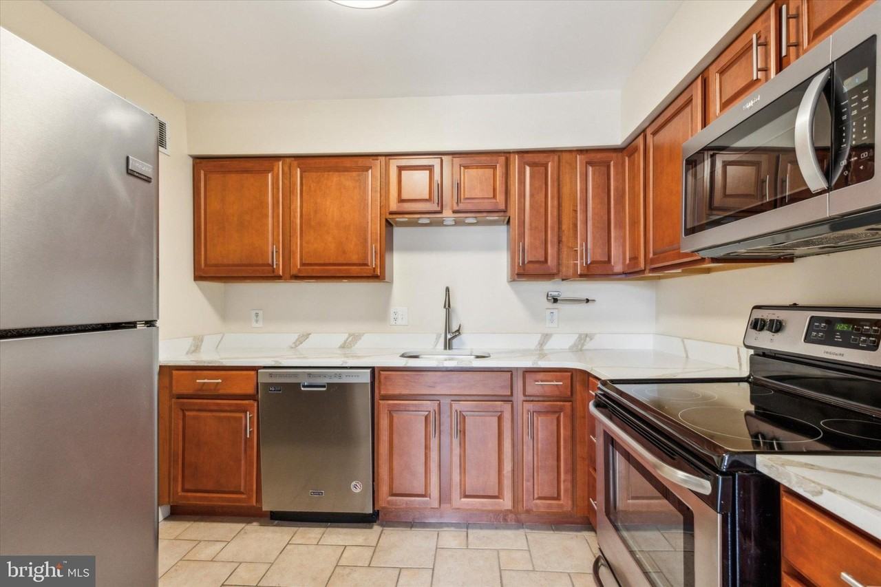 1112 Whitpain Hls - Photo 5 of 17