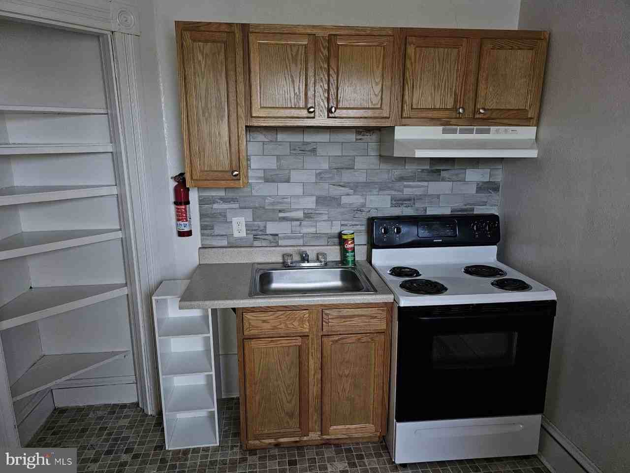 541 E High St #2R - Photo 2 of 9