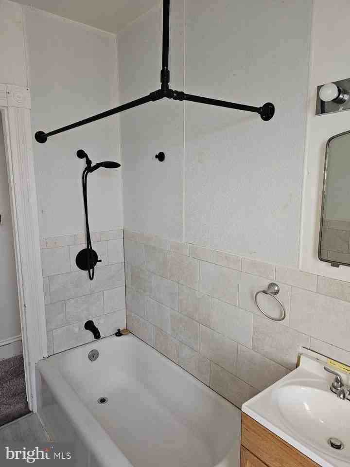 541 E High St #2R - Photo 6 of 9