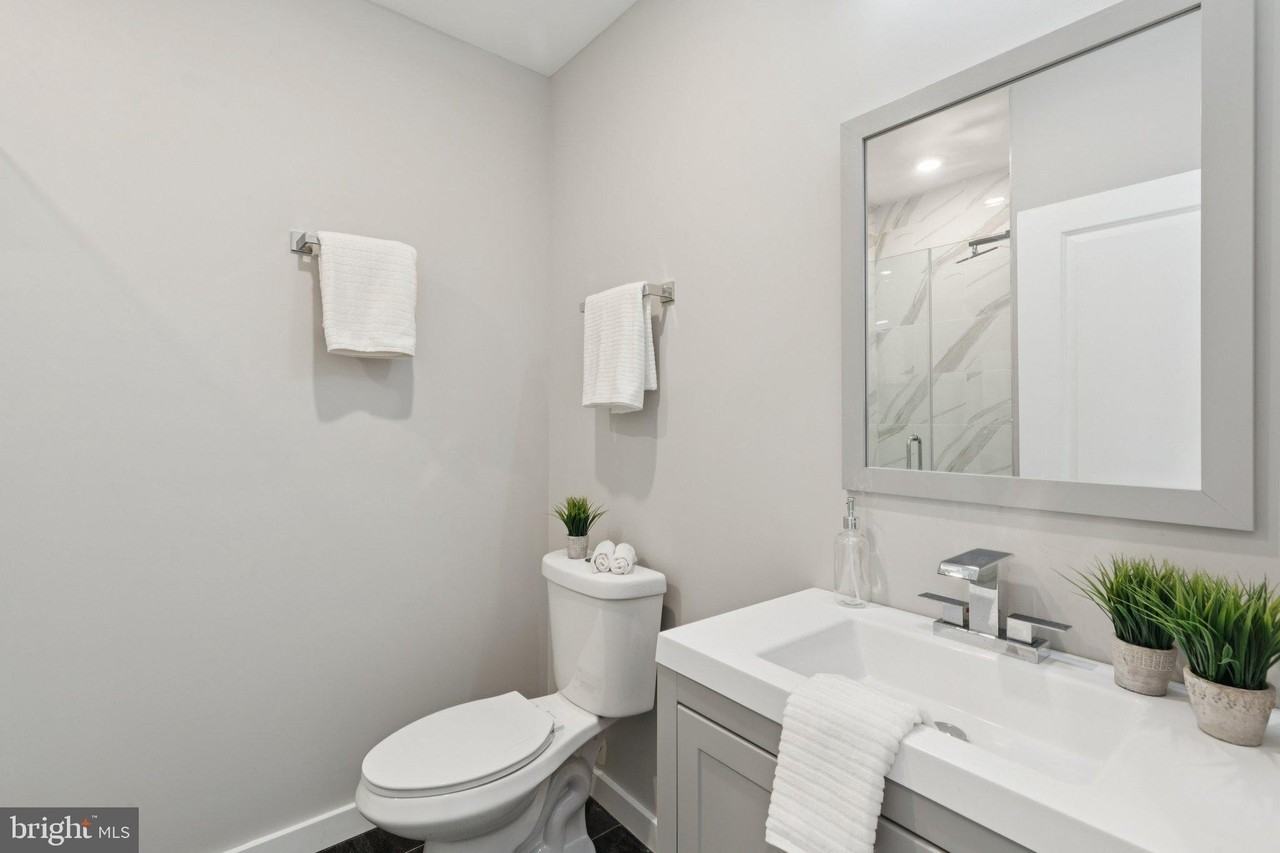 100 Forrest Ave #302 - Photo 4 of 6