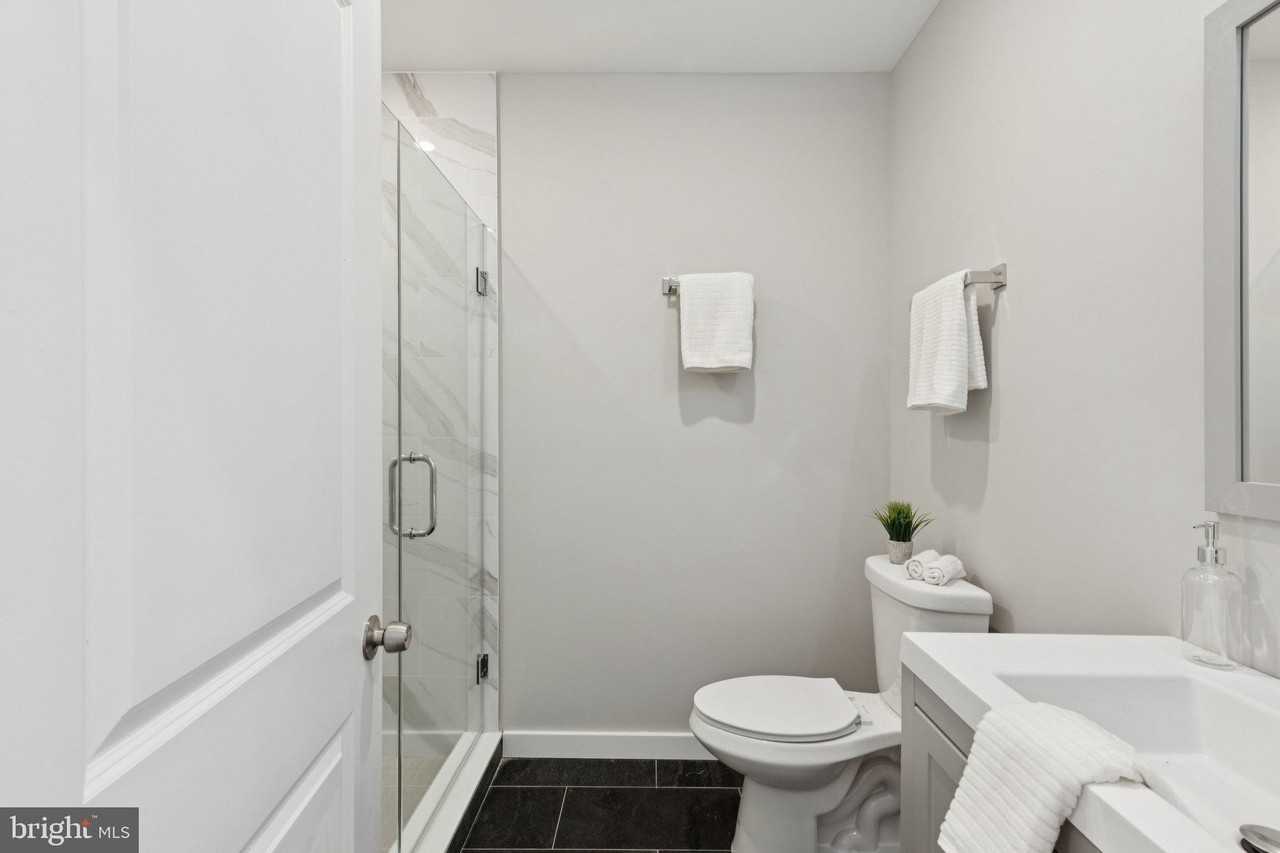 100 Forrest Ave #302 - Photo 5 of 6
