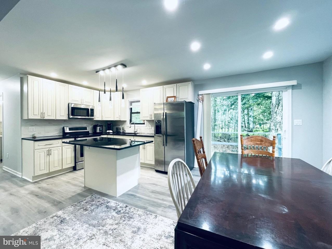 1371 Winding Way - Photo 7 of 31