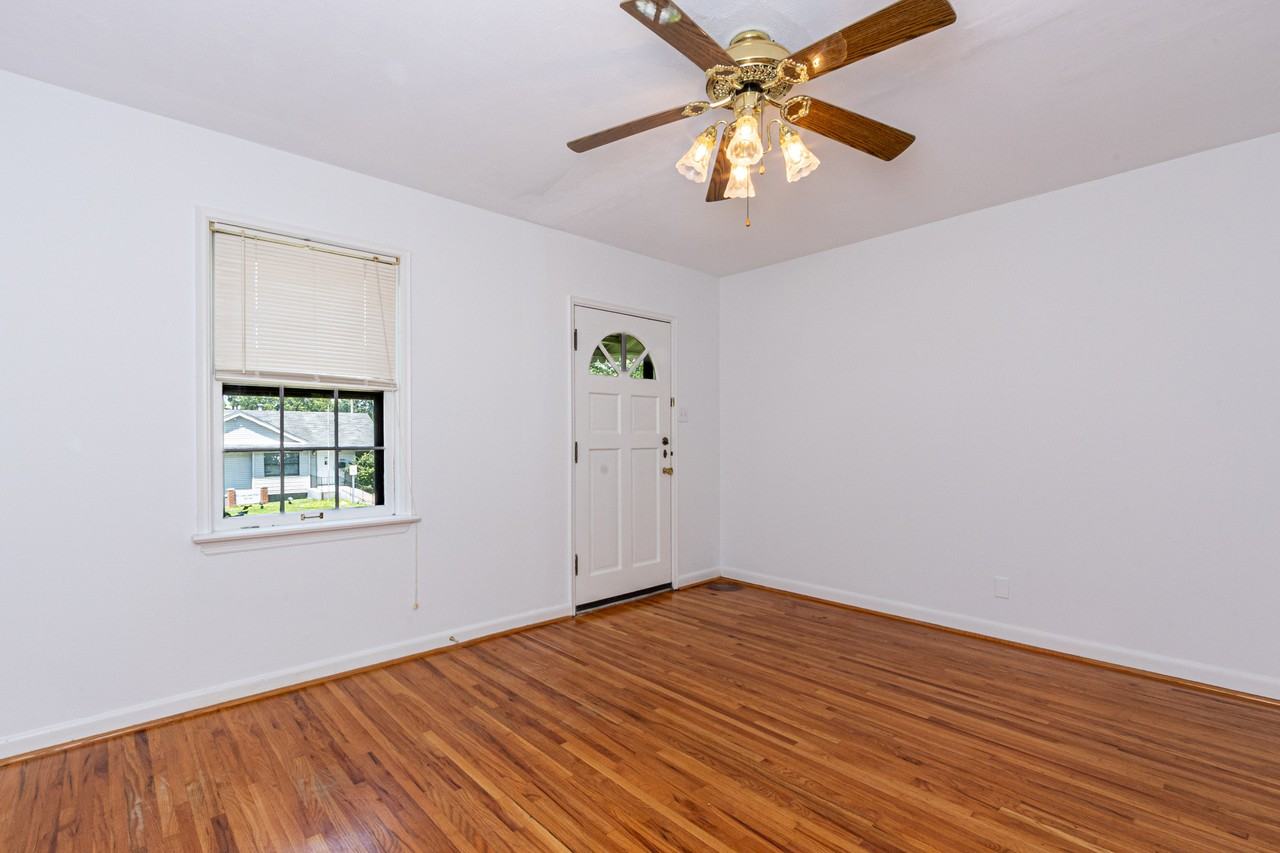 9046 Southview Ln - Photo 2 of 23