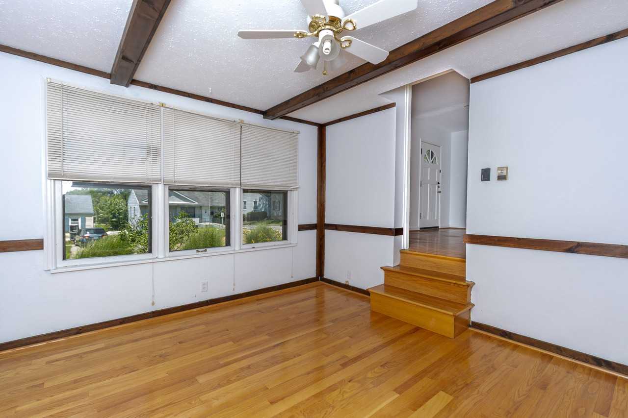 9046 Southview Ln - Photo 4 of 23