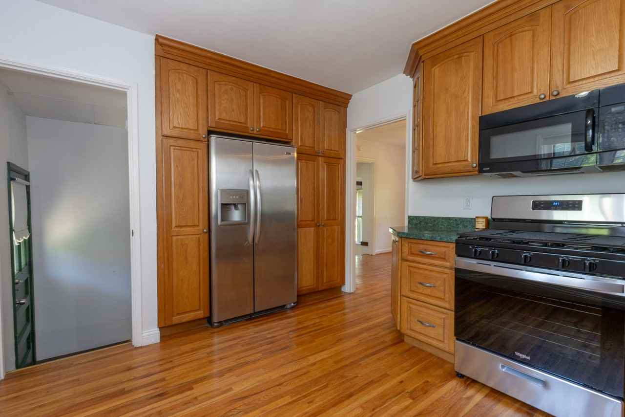 9046 Southview Ln - Photo 6 of 23
