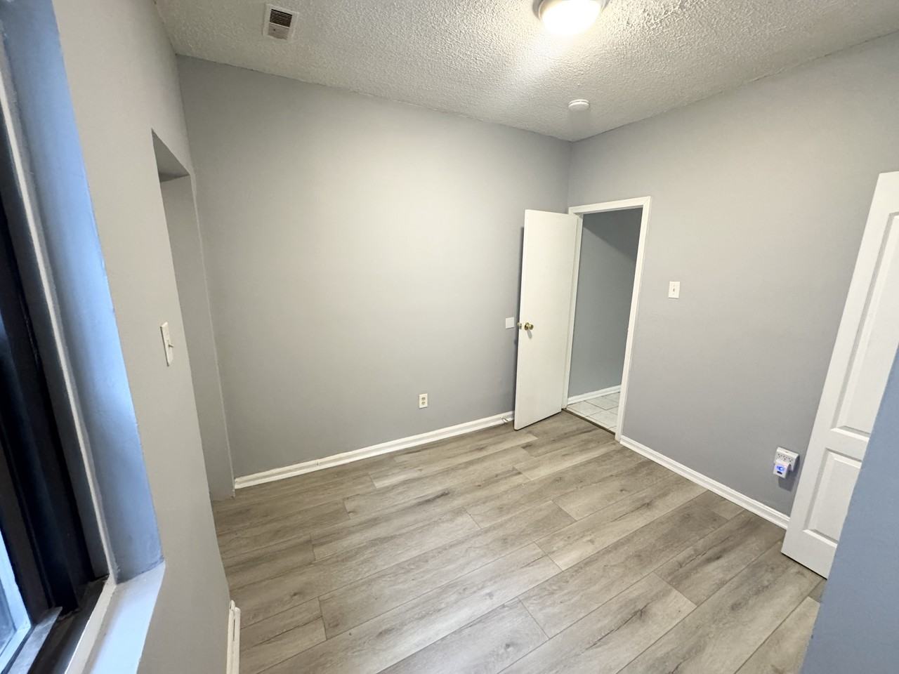 1537 A St Se - Photo 3 of 19