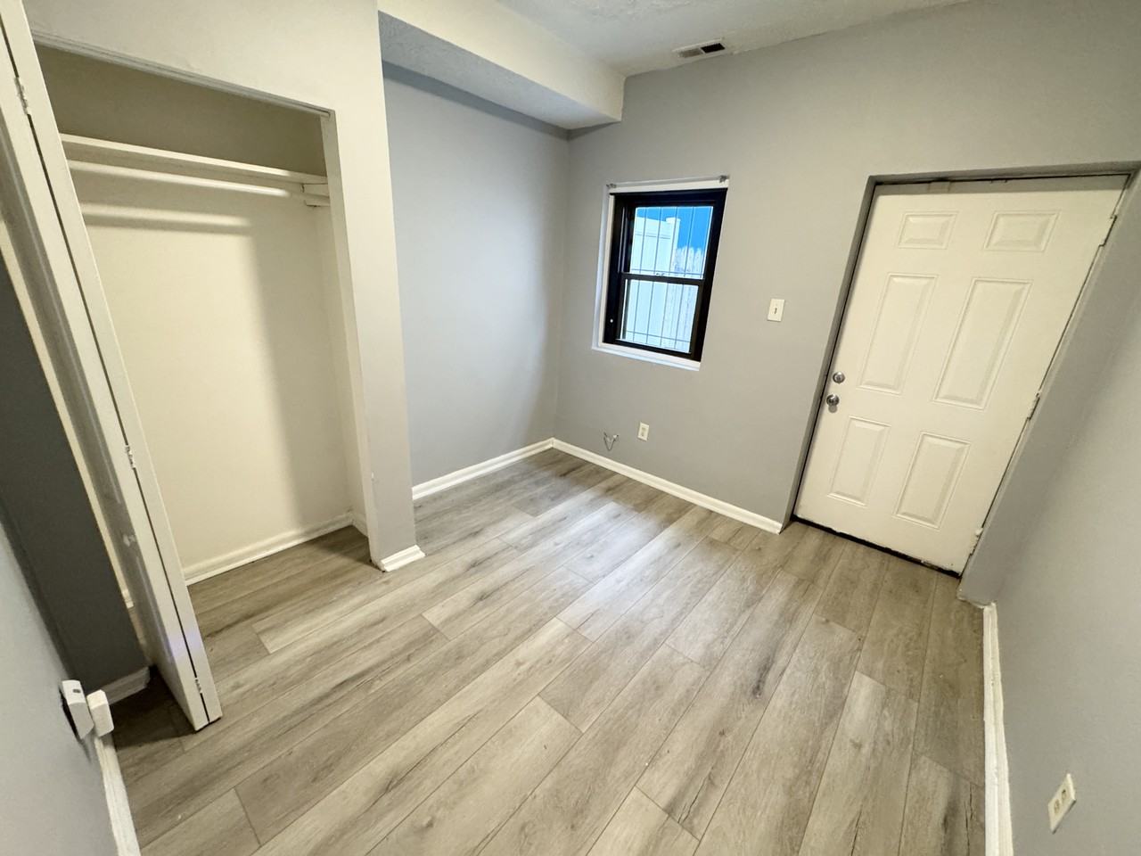 1537 A St Se - Photo 4 of 19