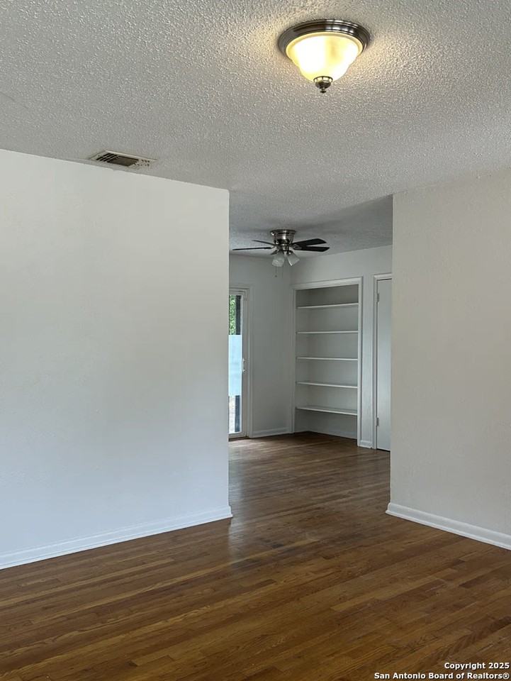 355 Cresham Dr - Photo 2 of 18
