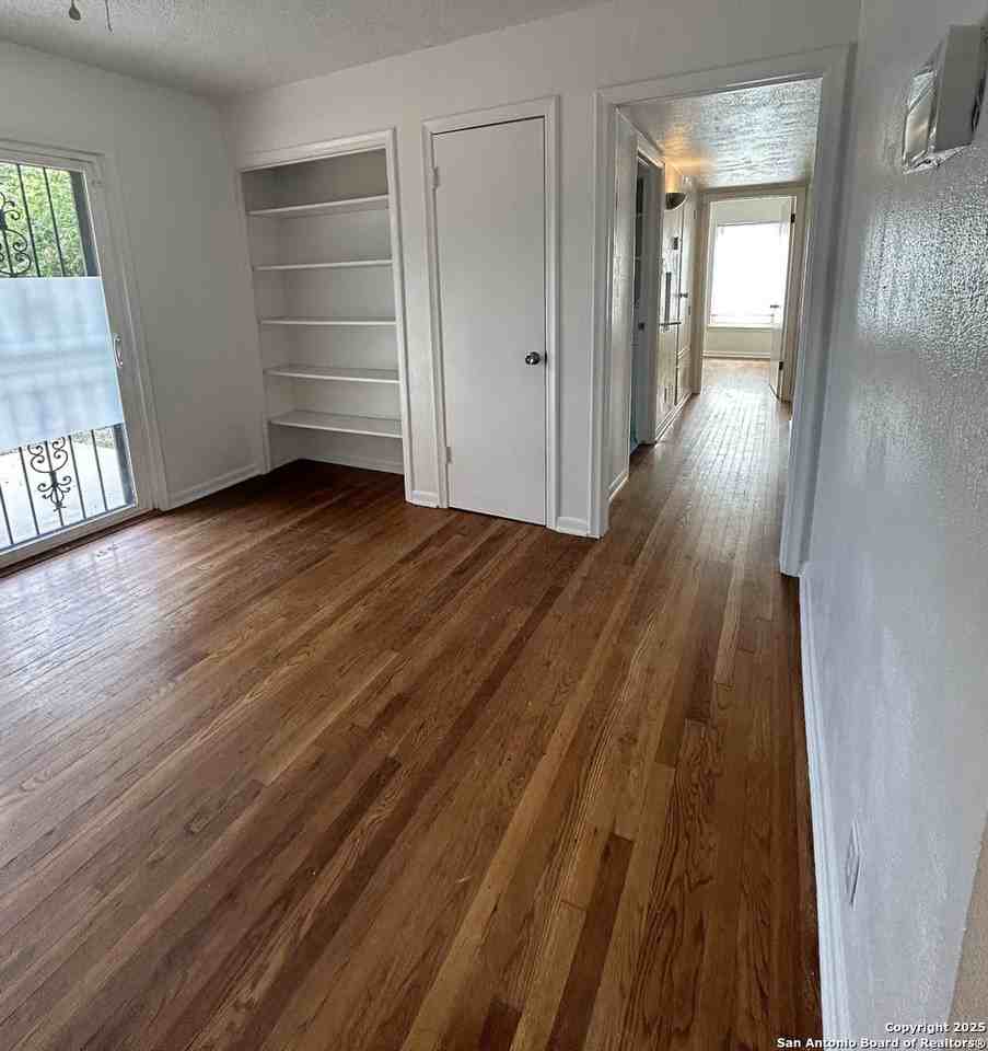 355 Cresham Dr - Photo 3 of 18
