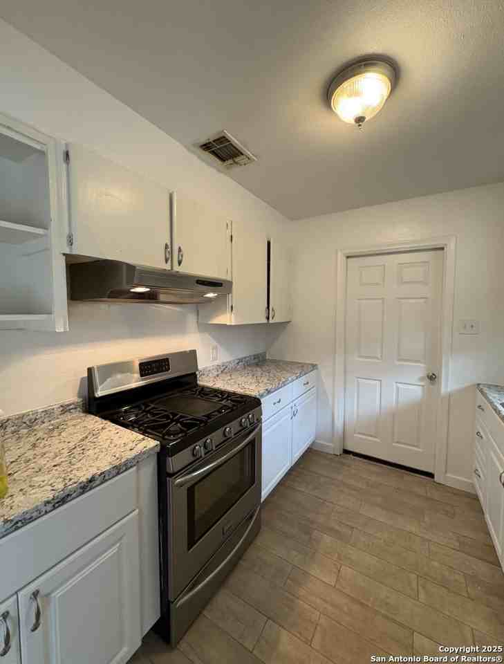 355 Cresham Dr - Photo 5 of 18