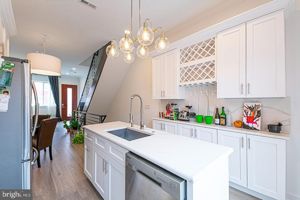 featured image of 2137 Cross St