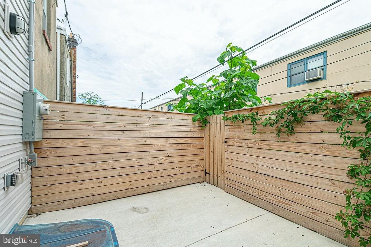 2137 Cross St - Photo 2 of 24