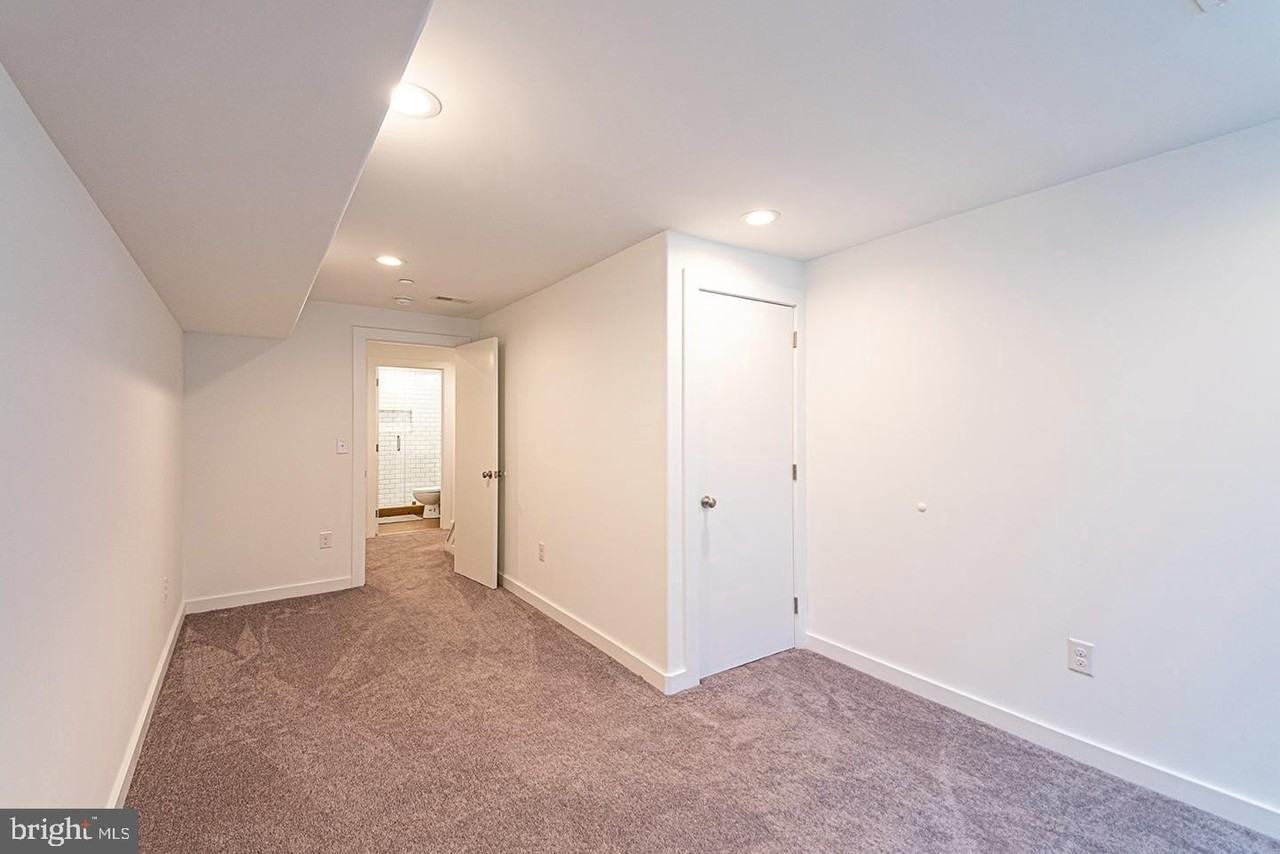 2137 Cross St - Photo 4 of 24