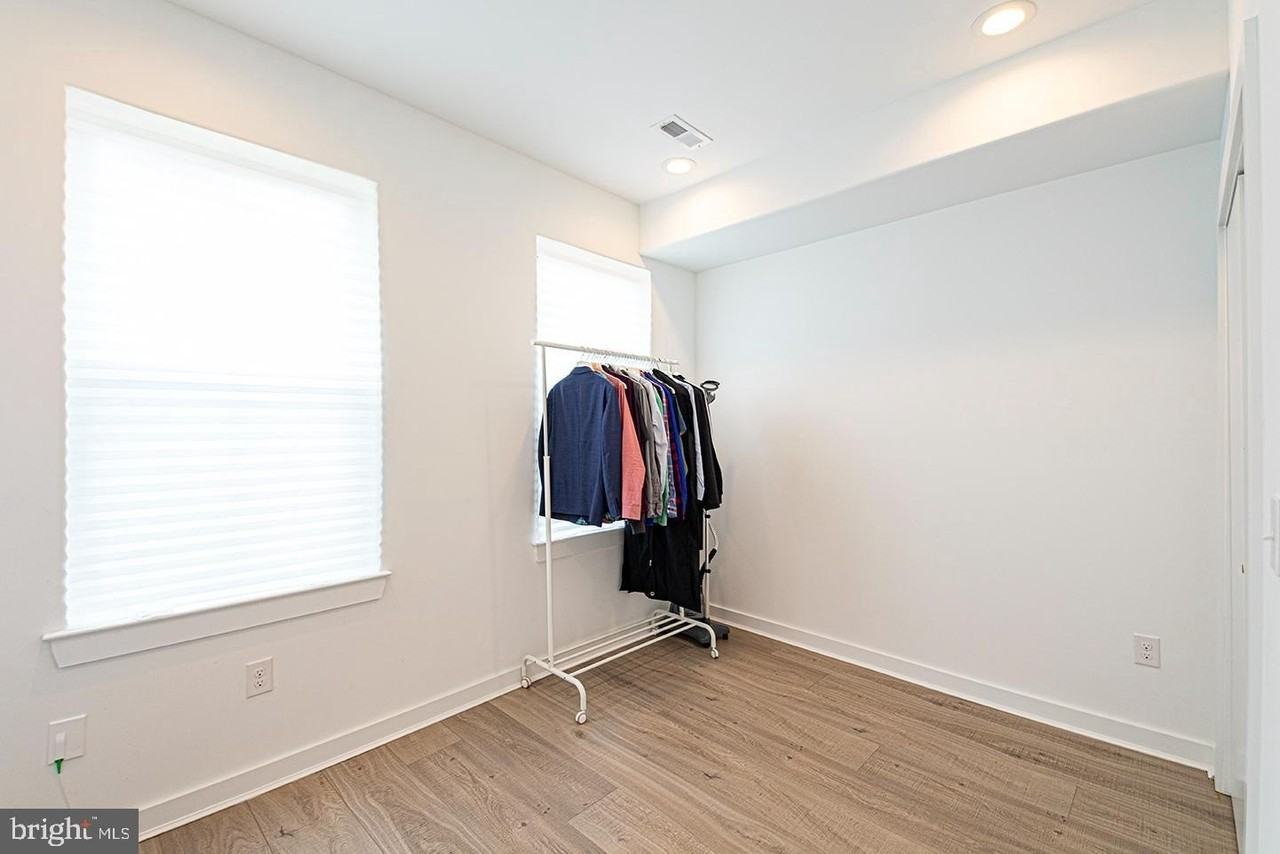 2137 Cross St - Photo 5 of 24