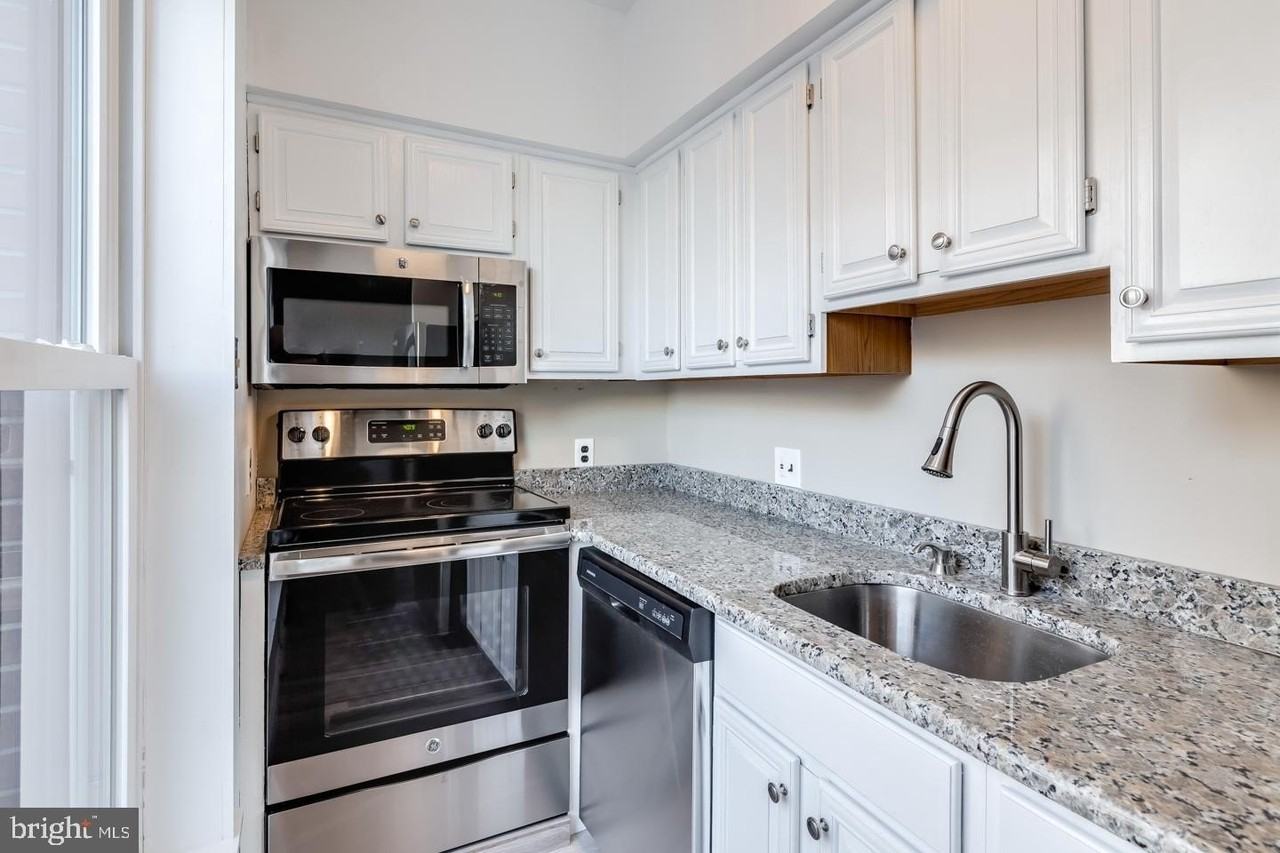 234 N 3rd St #403 - Photo 3 of 9