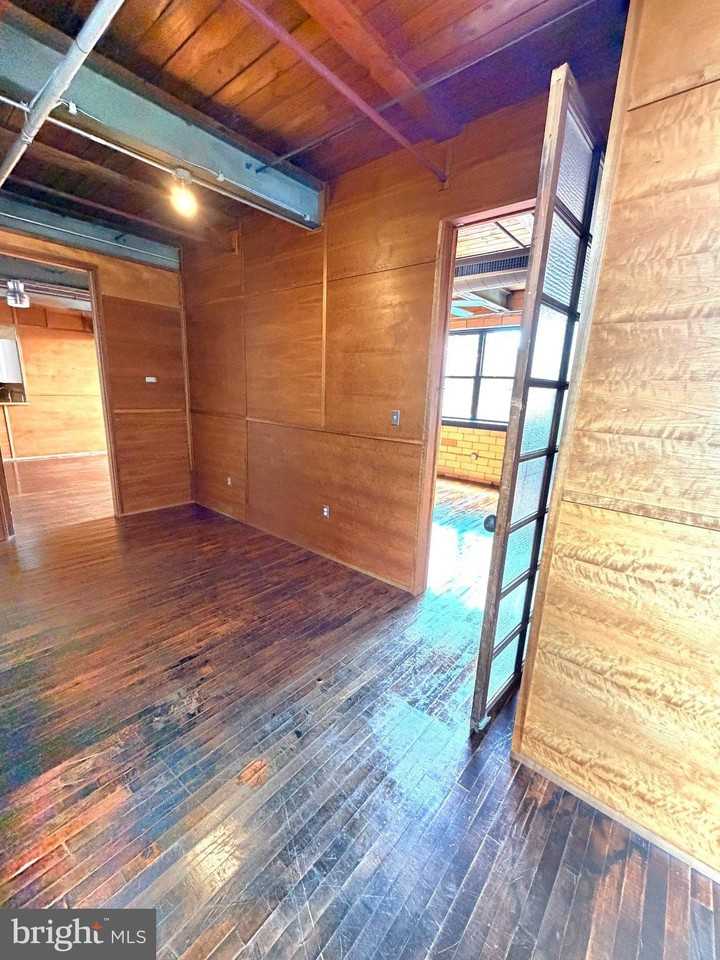 111 W Norris St - Photo 4 of 16