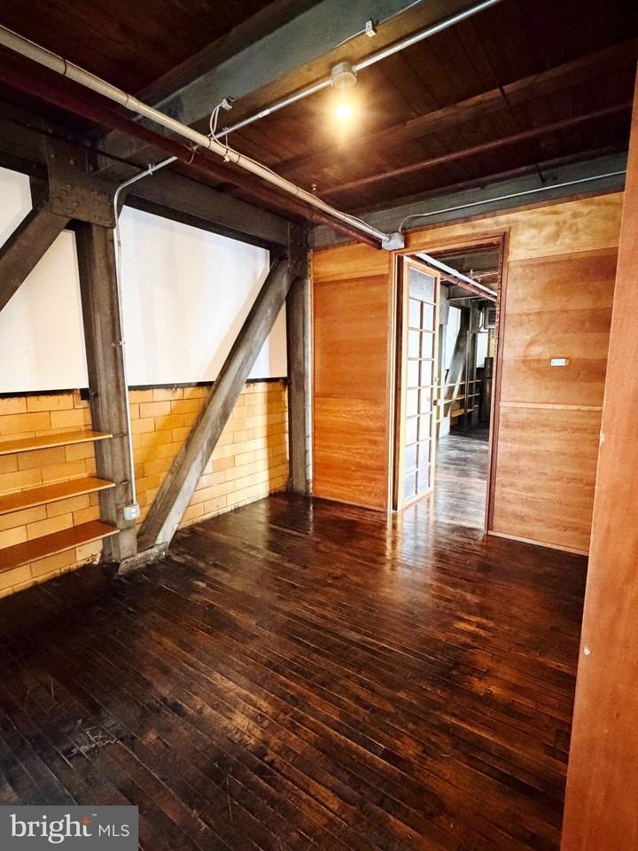 111 W Norris St - Photo 6 of 16