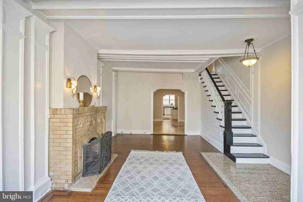 1646 S 13th St - Photo 4 of 27