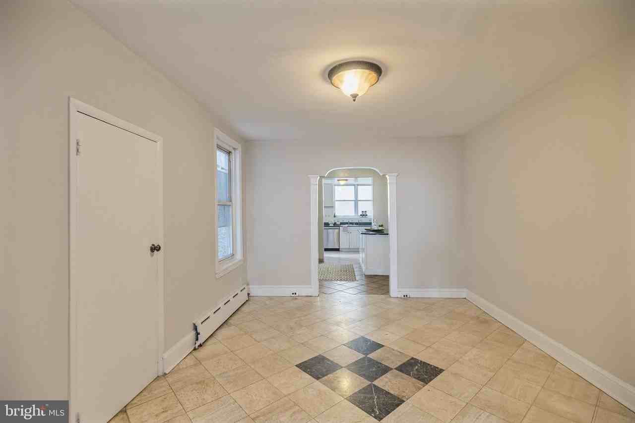 1646 S 13th St - Photo 5 of 27