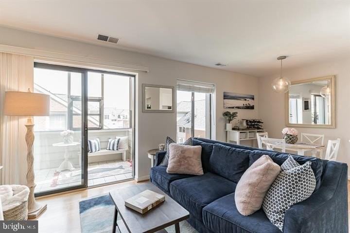 1020 N Stafford St #408 - Photo 2 of 15